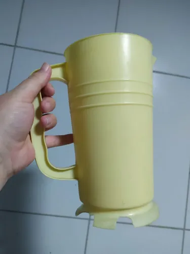 DOAÇÃO jarra de plástico (com defeito externo)