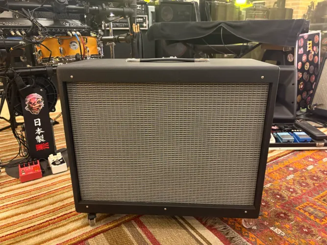 Caixa modelo Fender Hot Rod 112 com Jensen