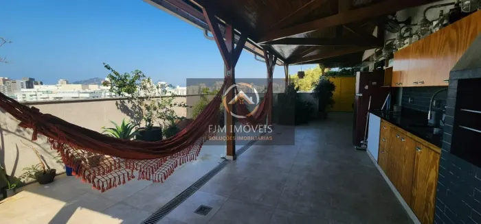 "Cobertura em Santa Rosa, Niterói: 4 Dormitórios, 225m²"