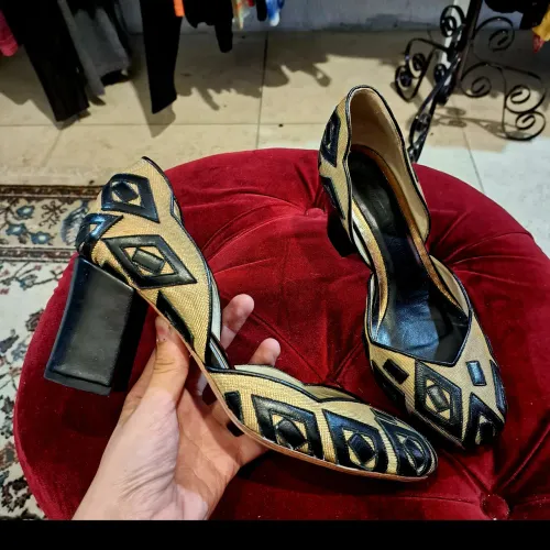 Sapato Scarpin d'Orsay Priscilla Whitaker Bicolor Dourado e Preto em Couro - Tam 37