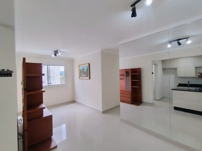 Apartamento com 2 dormitórios para alugar, 62 m² por R$ 3.070/mês - Condomínio Forever - V