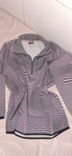 Blusa em poliéster para treino