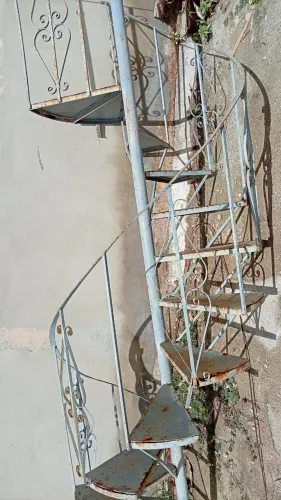 Escada caracol de 3M .