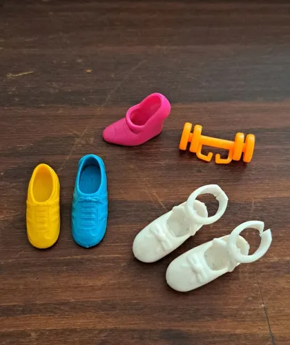 Lote de sapatos e acessório reposição para boneca Barbie Mattel