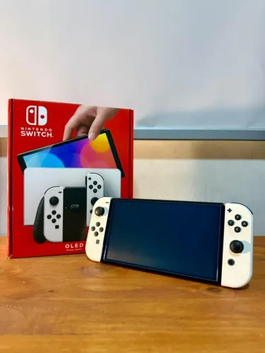 Nintendo Switch OLED | Completo c/Caixa, película e Case | Impecável
