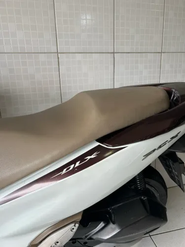 PCX 150 DLX ( a mais top) financiamos pro banco