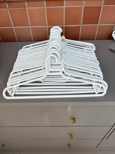 25 cabides branco