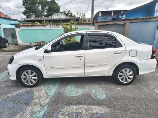 Toyota Etios X Plus Sedan 1.5 Flex 16V 4P Aut. 2019