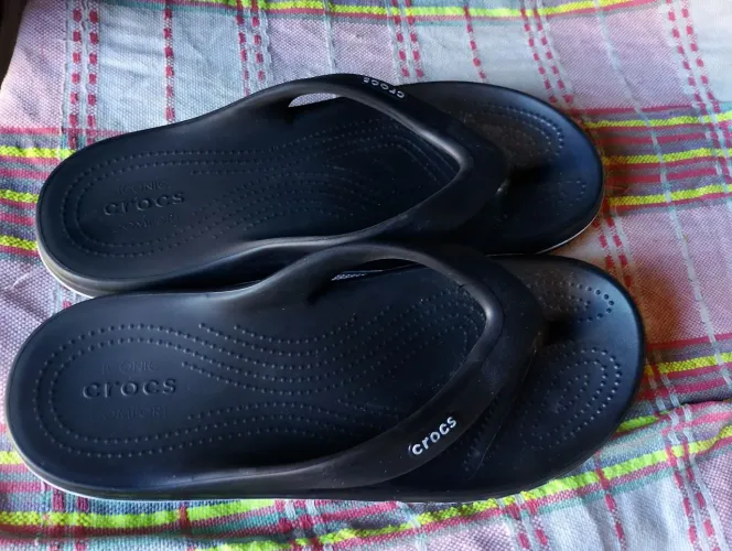 Vende-se chinelo da crocs