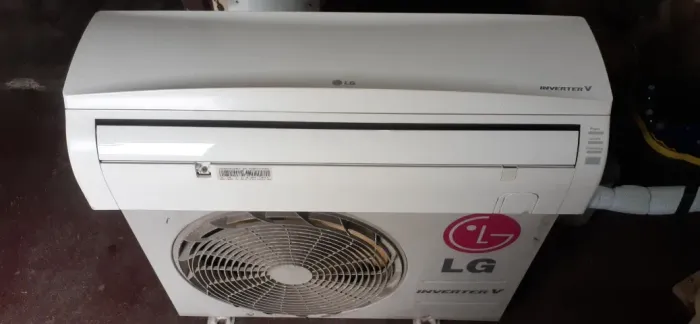 Ar condicionado LG inverter V 9.000btu quente e frio com defeito, aparencia excelente
