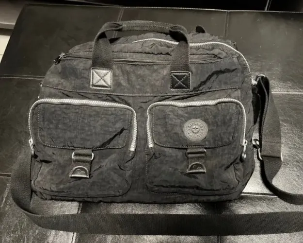 Bolsa Kipling Original - Preta e com Alça Transversal