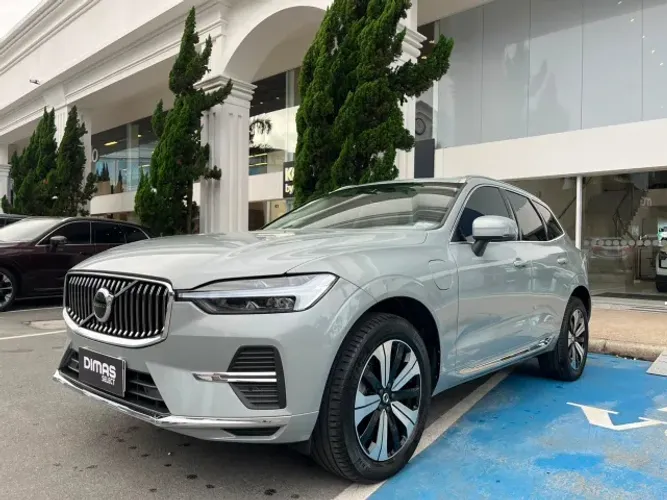 Volvo XC-60 T-8 Plus 2.0 AWD (híbrido) 2025
