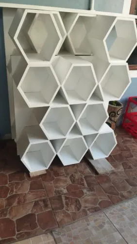Estante Colmeia Mdf ( Largura 1.06 Alt 1.40)
