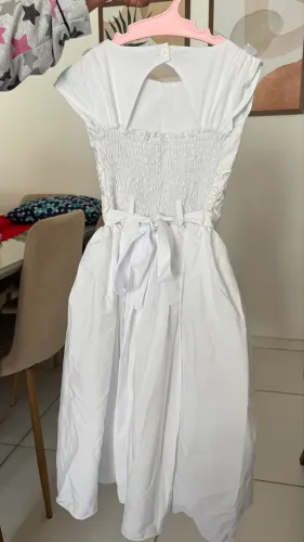 Vestido Infantil Branco com Detalhes Delicados