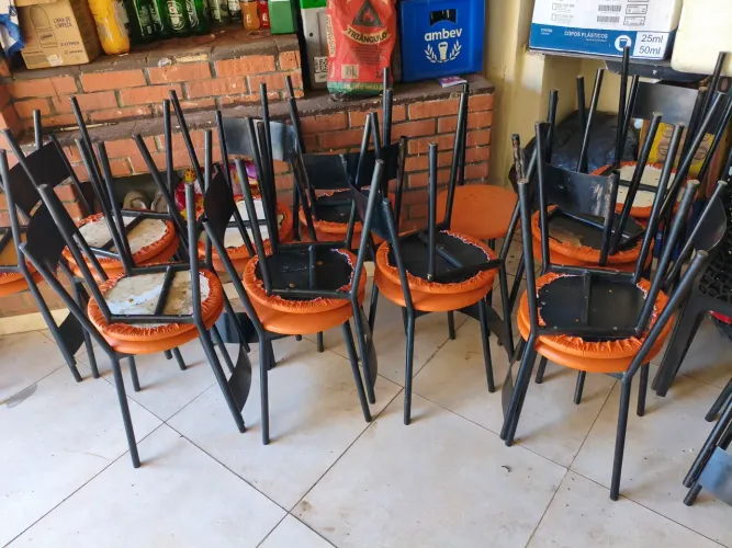 Mesas e Cadeiras de ferro, ideal para bares e restaurantes
