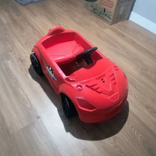 Carrinho infantil Roadster a pedal