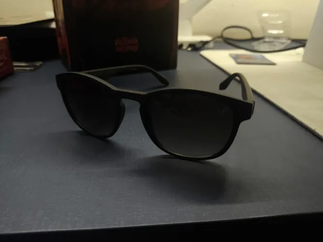 ÓCULOS DE SOL HERCHCOVITCH BEM POUCO USADO, EM CONDIÇÕES DE NOVO