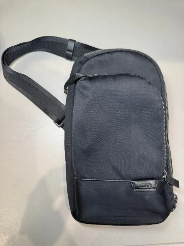 Mochila Sling Tumi Harrison Garry preta