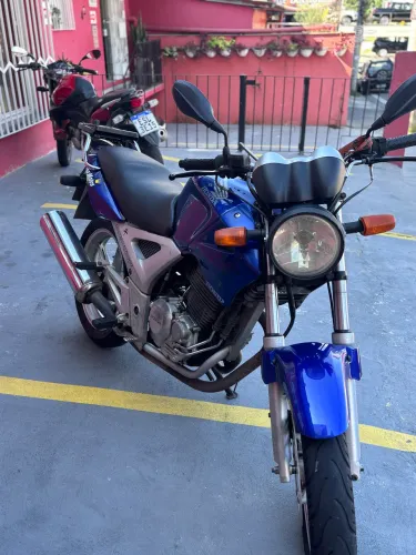 **CBX 250 Twister 2003 - Mecânica excelente, pronta para rodar!**