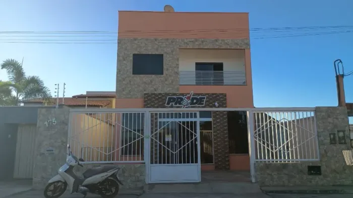 Casa com salão comercial! Ótima oportunidade!