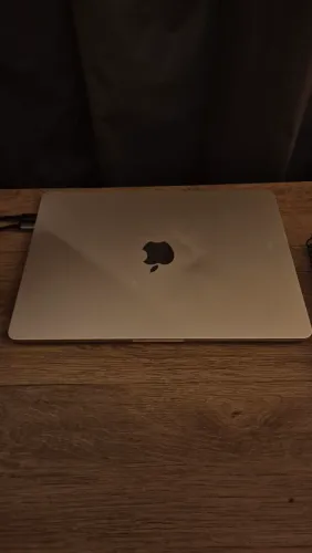 Macbook M3 16gb RAM 256SSD LEIA A DESC