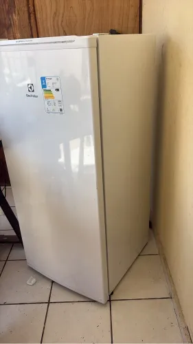 Vende-se semi novo