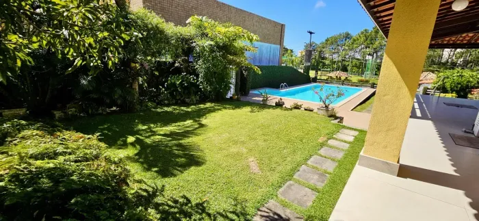 Lauro de Freitas VENDO | Casa 3 suítes | 360 m² | Ambientes Distribuidos | 2 vagas