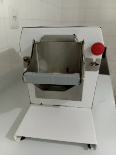 Ralador de queijo elétrico