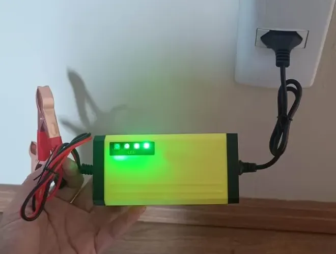 Carregador De Bateria Moto Carro 12v 2a Display Led Carga Lenta