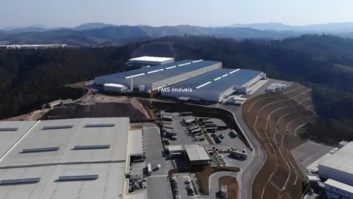 Galpão Comercial em Condomínio para Locação em Jordanésia, Cajamar-SP: 2 Salas, 4 Banheiro