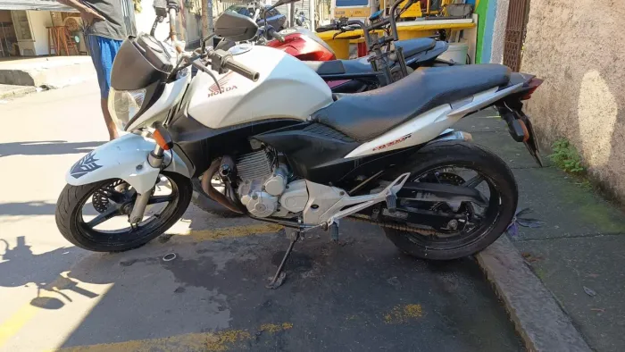 Vendo cb 300 2012 branca