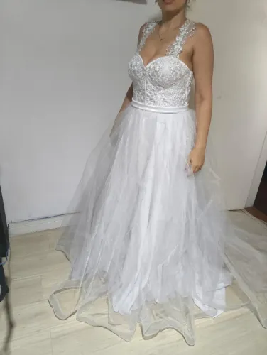 NOVO Vestido de noiva com véu nunca usados