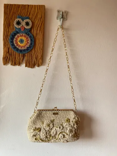 Bolsa de crochê artesanal Bege com dourado