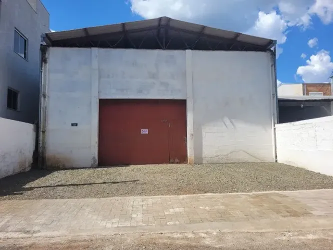 Alugo Barracão de 208 m² com  escritório -bairro Cristo Rei próx ao centro de Fco Beltrão