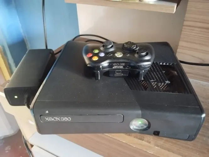 Vende Xbox 360 travando