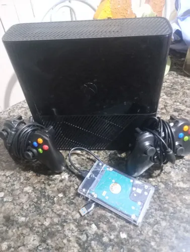 Vendo ou troco Xbox 360 Super Slim.
