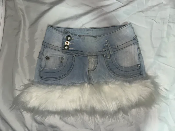 Saia jeans clara, fuzzy, Y2K personalizada