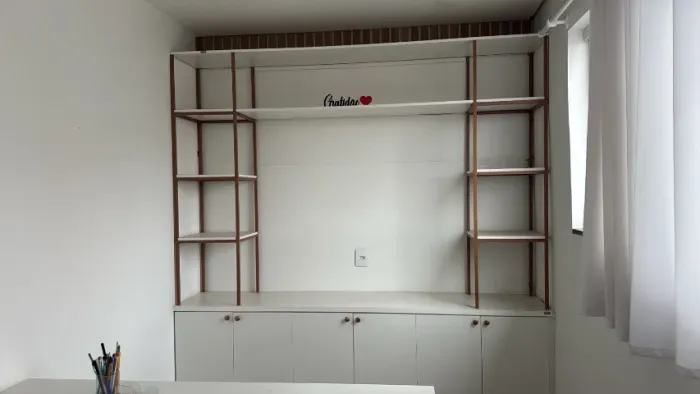 Estante planejada com armário 2,23 x 2,30 m