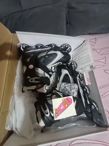 Patins semi novo usado apenas uma vez
