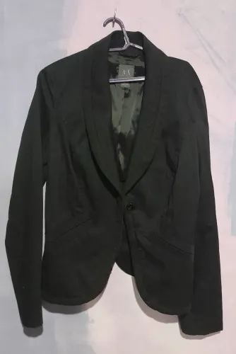 Blazer feminino Armani (veste 40)