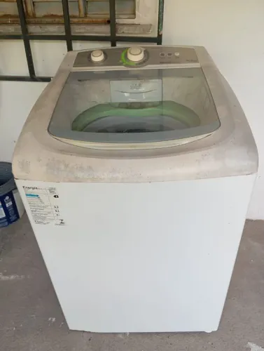 Vende se máquina com defeito