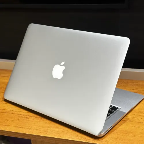 MacBook Air / I5 / 8GB RAM / SSD M2