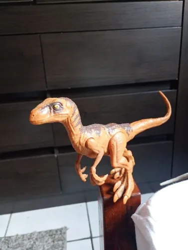 Velociraptor Mattel usado básico