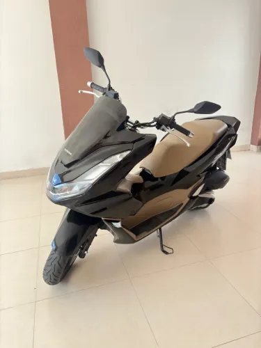 PCX DLX 2026