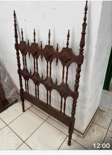 Cama jacarandá torneada solteiro 