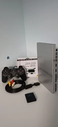 PlayStation 2 Prata Muito Raro, em exelente estado. Funcionamento perfeito