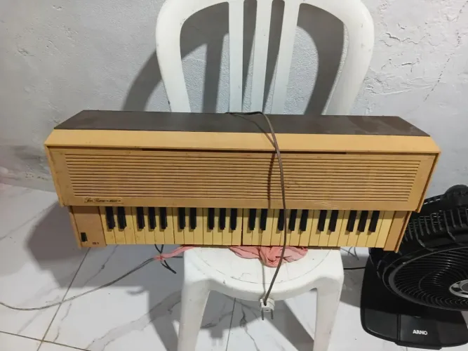Teclado do anos 70 para colecionador ou para conserta