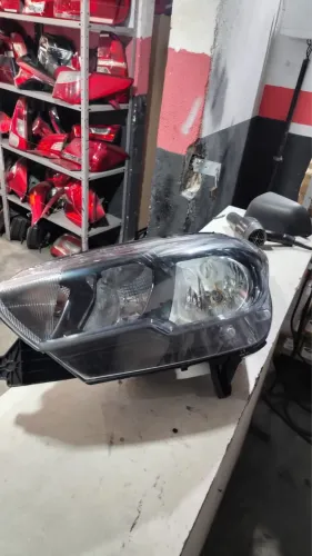 Farol Fiat Cronos