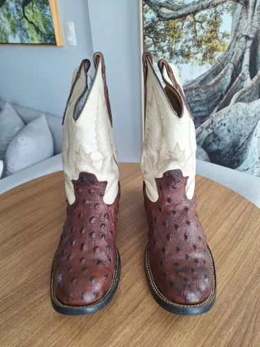 Bota country texana western cowboy artesanal, couro legítimo avestruz cheia e carossuda 40