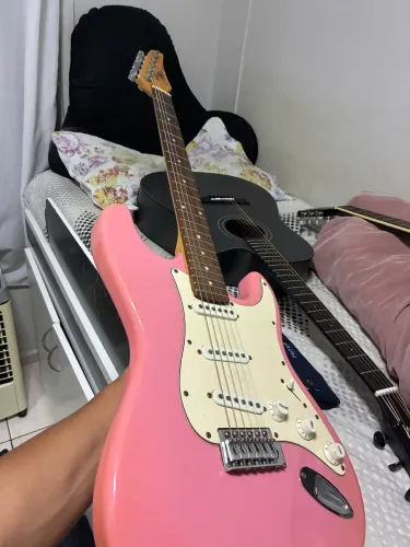 GUITARRA CONDOR ROSA